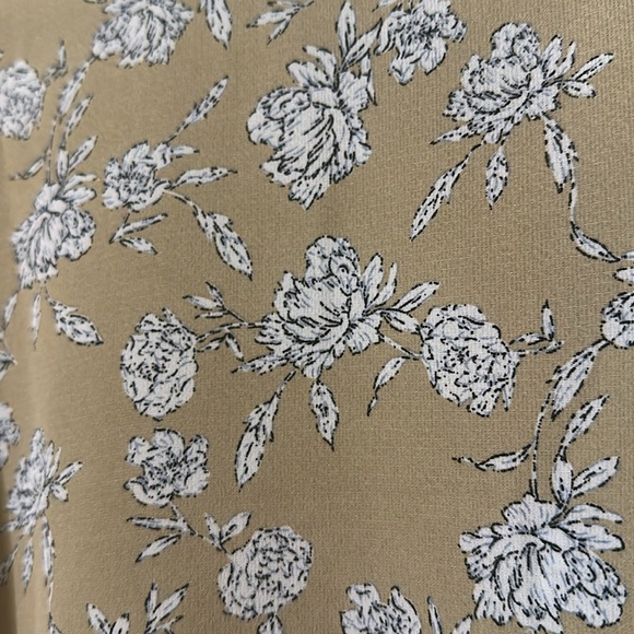 Floral Boutique Top - Picture 6 of 6